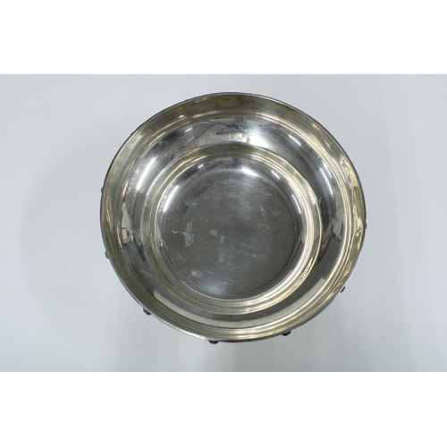 32 - George V silver bowl with celtic pattern top rim, London 1935, 20cm diameter