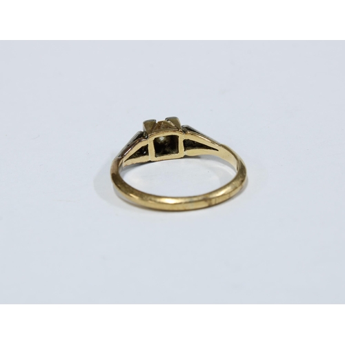 39 - Diamond ring with two smaller diamonds to the shoulder, in a yellow and white metal band