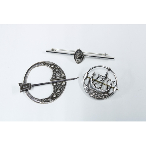 50 - Collection of silver brooches, to include, a penannular brooch, Robert Allison, Edinburgh 1972, a ga... 