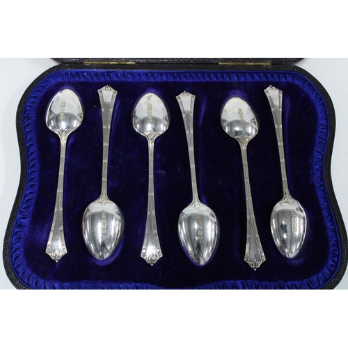 101 - Cased set of six silver teaspoons, Sheffield 1899 (6)