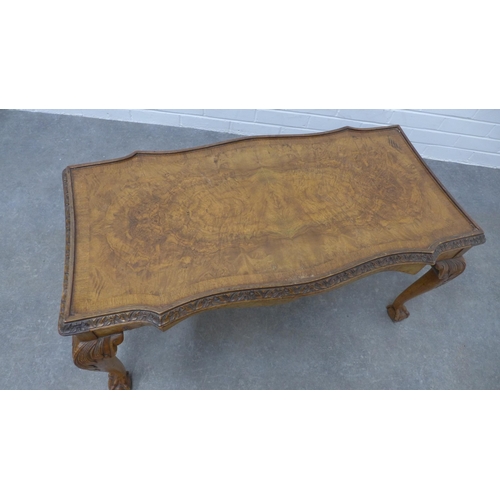 216 - Walnut Queen Anne style coffee table, 48 x 96 x 46cm