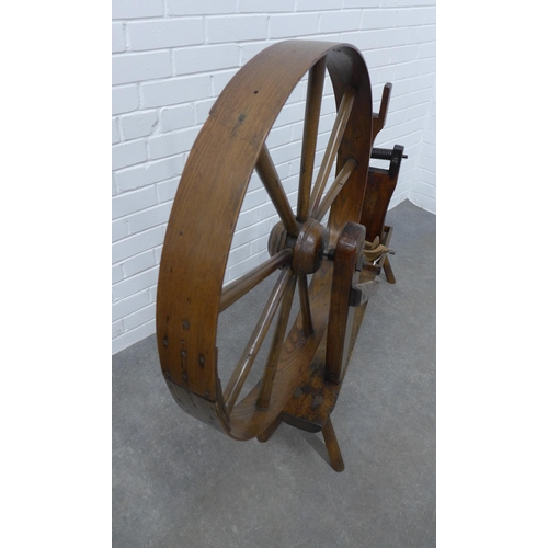 238 - Large spinning wheel, 109 x 140cm