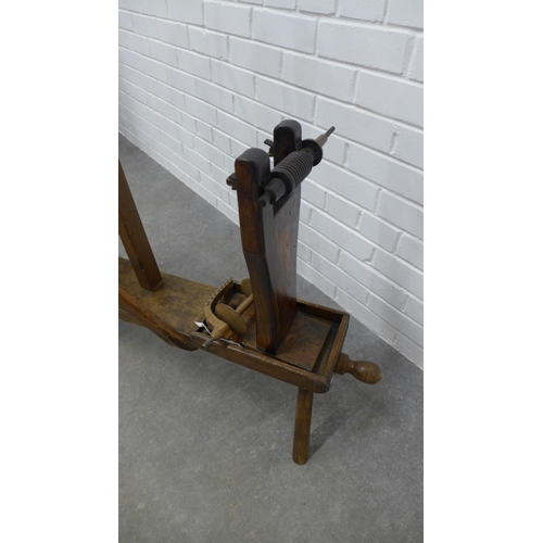 238 - Large spinning wheel, 109 x 140cm