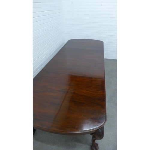 252 - Georgian style mahogany extending dining table with a rounded rectangular top with a reeded edge on ... 