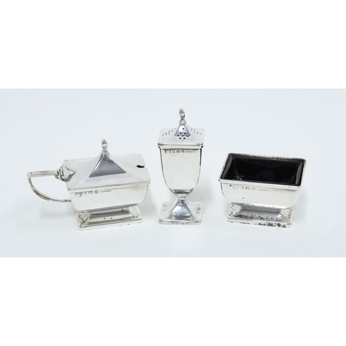 32 - Mappin & Webb silver six piece condiment set, Birmingham 1911, complete with blue glass liners and s... 