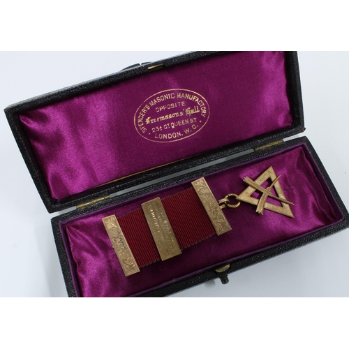 95 - 9ct gold Masonic medal with ribbon and box