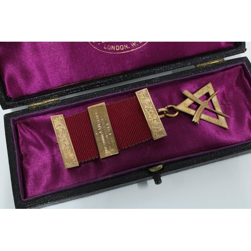 95 - 9ct gold Masonic medal with ribbon and box