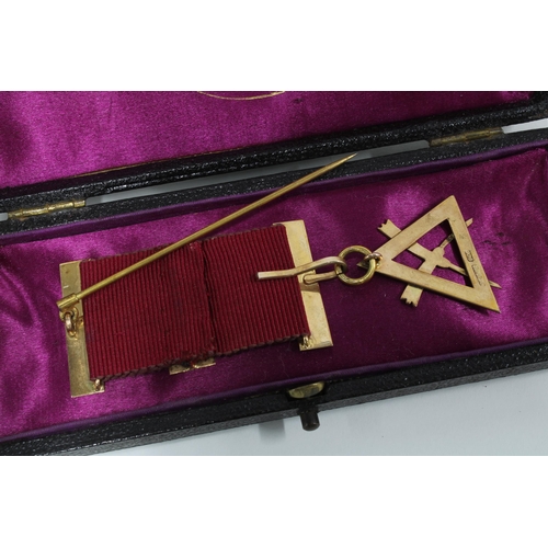 95 - 9ct gold Masonic medal with ribbon and box