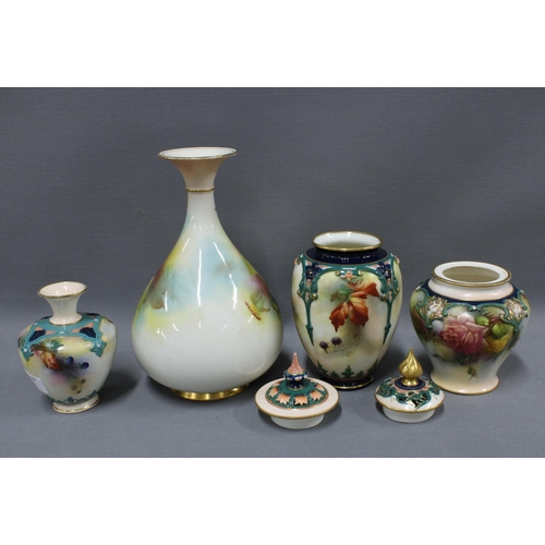 195 - A group of early 20th century Worcester hand painted porcelain to include Hadley's vase and cover, a... 