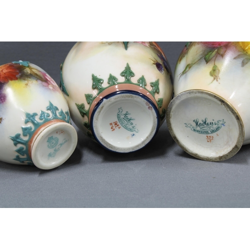 195 - A group of early 20th century Worcester hand painted porcelain to include Hadley's vase and cover, a... 