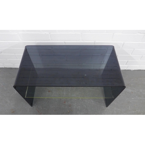 208 - Contemporary plexiglass side table,  41 x 65 x 32cm.