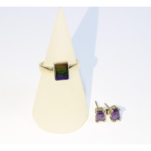 21 - 14ct gold dress ring, size N, and a pair of 9ct gold amethyst stud earrings (2)