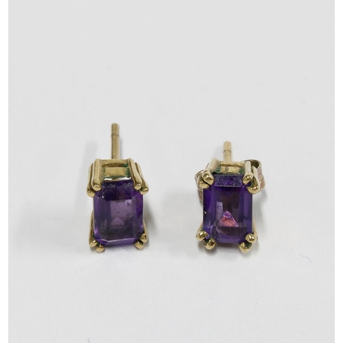 21 - 14ct gold dress ring, size N, and a pair of 9ct gold amethyst stud earrings (2)