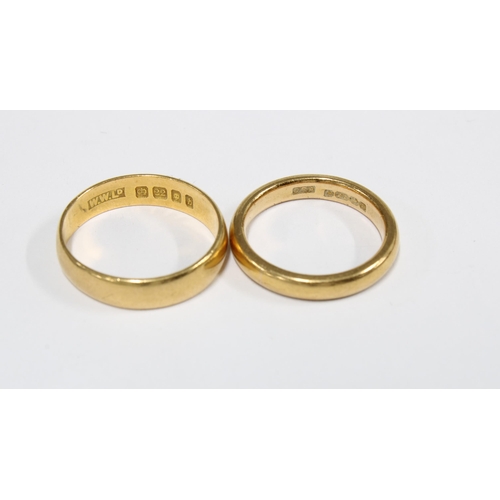 22 - Two 22ct gold wedding bands, sizes O and L (2)