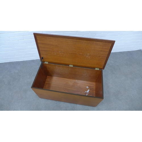 271 - Retro teak storage / blanket box, 47 x 95 x 46cm