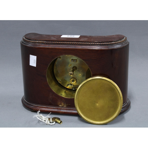 303 - Early 20th century mantle clock retailed by Brook & Sons, Edinburgh, in mahogany case, complete with... 