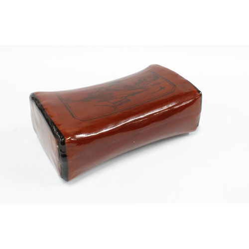 319 - Lacquered pillow / neck rest, 25cm long