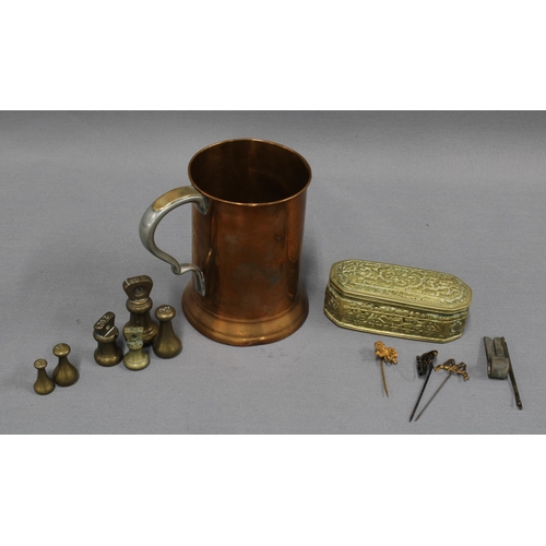 354 - Victorian copper tankard, set of  brass weights and a brass box containing a group of three small ho... 