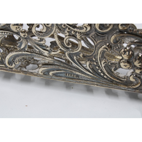 32 - Continental silver letter rack, stamped 800, 19cm long