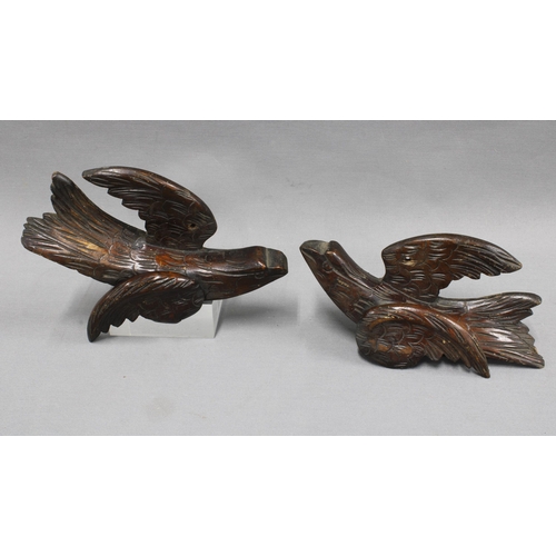 349 - A pair of bird carved oak wall plaques, mahogany fruit and leaf pelmet, 44cm wide,  and a small maho... 