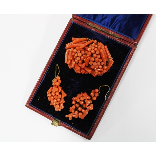 42 - Late 19th / early 20th century coral brooch and earrings set, in the form of grapes, (3)