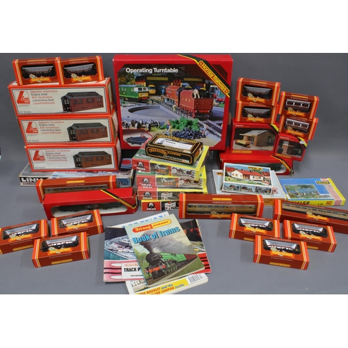 451 - Quantity of boxed Railway sets to include Hornby 00 Gauge, Lima Engine Sheds, Heljan, Pola & Faller,... 