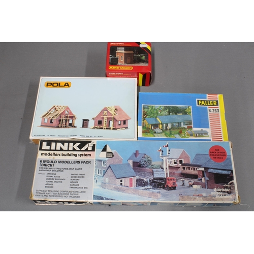 451 - Quantity of boxed Railway sets to include Hornby 00 Gauge, Lima Engine Sheds, Heljan, Pola & Faller,... 