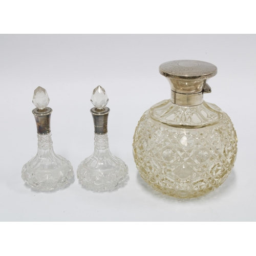 75 - George V silver mounted & hobnail glass scent bottle, Birmingham 1923, with internal glass stopper a... 