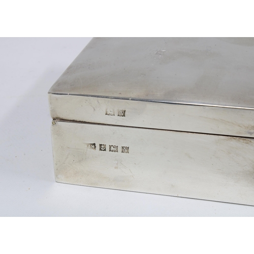 19 - Walker & Hall silver cigarette box, cedar lined,  Birmingham 1962, 12cm long