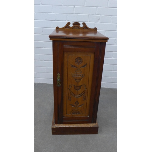 222 - Late 19th century mahogany ledge back pot cupboard. 78 x 34 x 33cm.