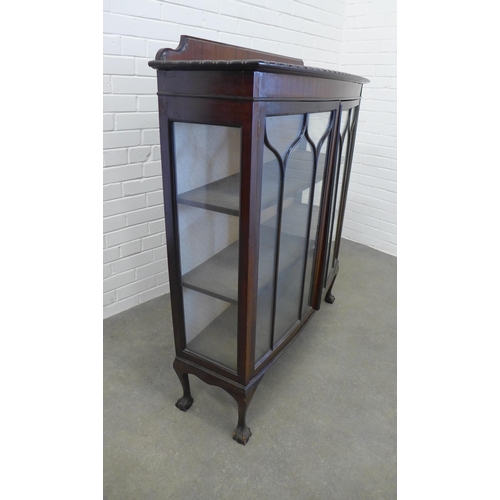 259 - Mahogany bookcase / display cabinet with ledgeback and gadrooned  edges, with a pair of astragal gla... 