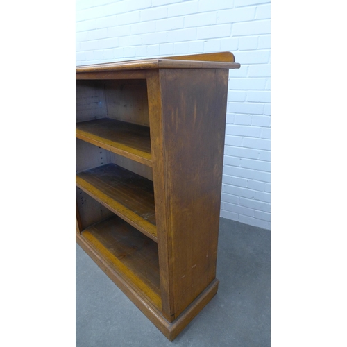 260 - Late 19th / early 20th century light oak open bookcase with two bays and a plinth base, 116 x 184 x ... 