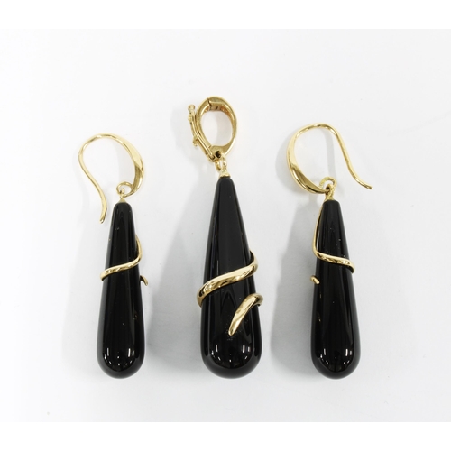 28 - A pair of 9ct gold mounted black harstone drop earrings with matching pendant, stamped 375  (3)