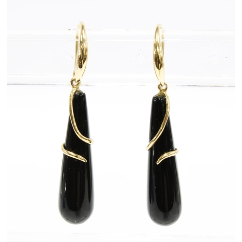 28 - A pair of 9ct gold mounted black harstone drop earrings with matching pendant, stamped 375  (3)