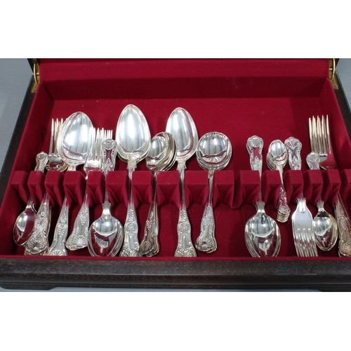 330 - Epns Cutlery canteen with a set of Queens pattern flatware