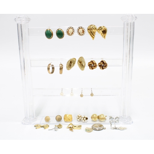 39 - A pair of 18ct gold earrings and a collection of mainly 9ct gold and some yellow metal earrings (a l... 