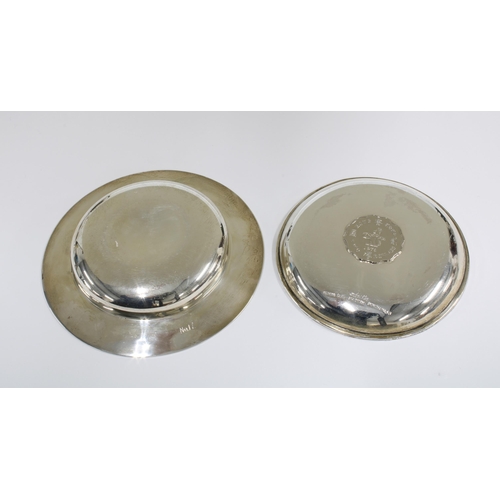 5 - QEII Jubilee silver alms dish, Edinburgh 1977, 11cm together with a Wai Kee Hong Kong silver pin dis... 