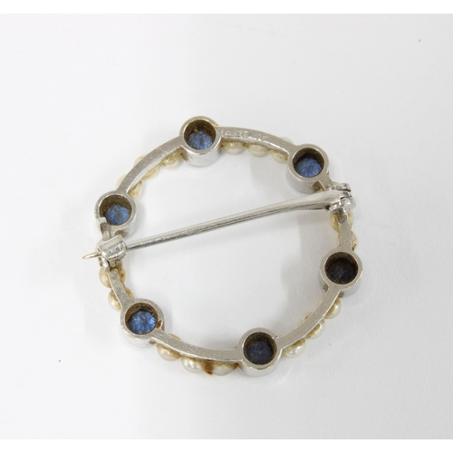 70 - Early 20th century sapphire and pearl brooch set in 14ct white gold