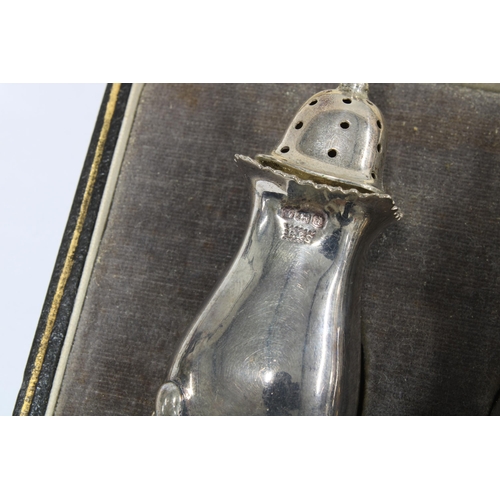 29 - George V pair of silver pepper pots, Sheffield 1918, in original fitted case (2)