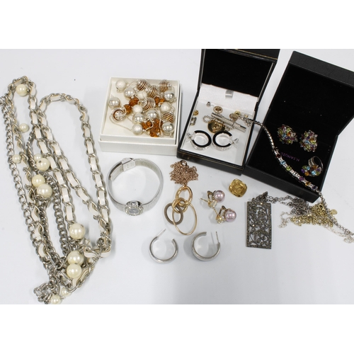 40 - A collection of designer and costume jewellery to include a pair of Armani hoop earrings, Tiffany & ... 