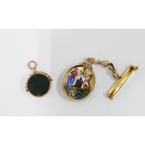 17 - George V 9ct gold mounte hardstone swivel fob, Chester 1913 an a 9ct gold and enamel Edinburgh Crest... 