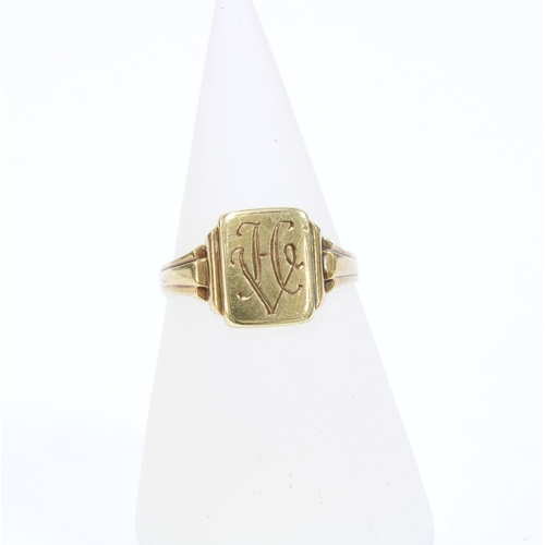 38 - Gents gold signet ring, stamped 585K, size P