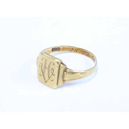 38 - Gents gold signet ring, stamped 585K, size P