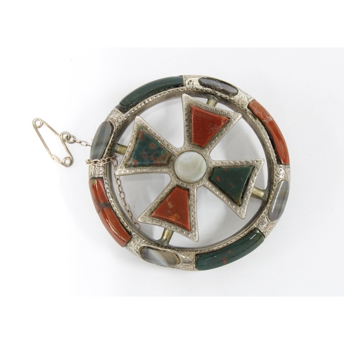 68 - Early 20th century Scottish hardstone brooch,  5cm diameter