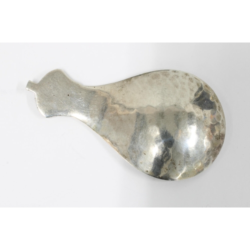 7 - Arts & Crafts silver caddy spoon, Edward Barnard & Sons Ltd, London 1936. 7.5cm long