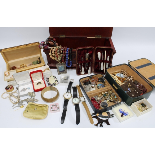 76 - Quantity of vintage and later costume jewellery etc (a lot)