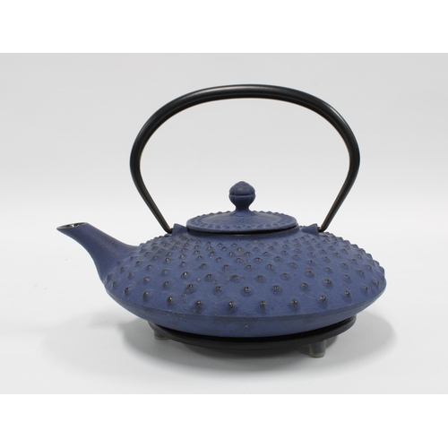 85 - Japanese cast iron teapot, blue with dimpled body and separate circuitry stand (2) 22cm.