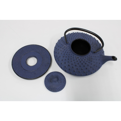 85 - Japanese cast iron teapot, blue with dimpled body and separate circuitry stand (2) 22cm.