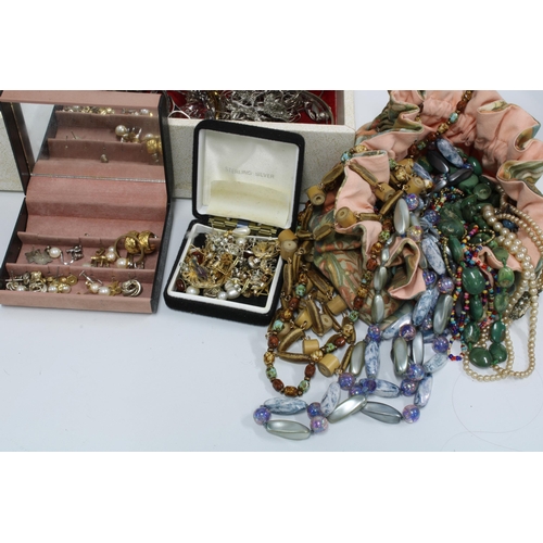 41 - A large collection of jewellery to include a triple strand of pearls with a 9ct gold clasp, silver &... 