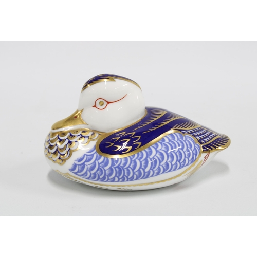 107 - Royal Crown Derby imari paperweight, modelled as a duck, approx. 7cm tall